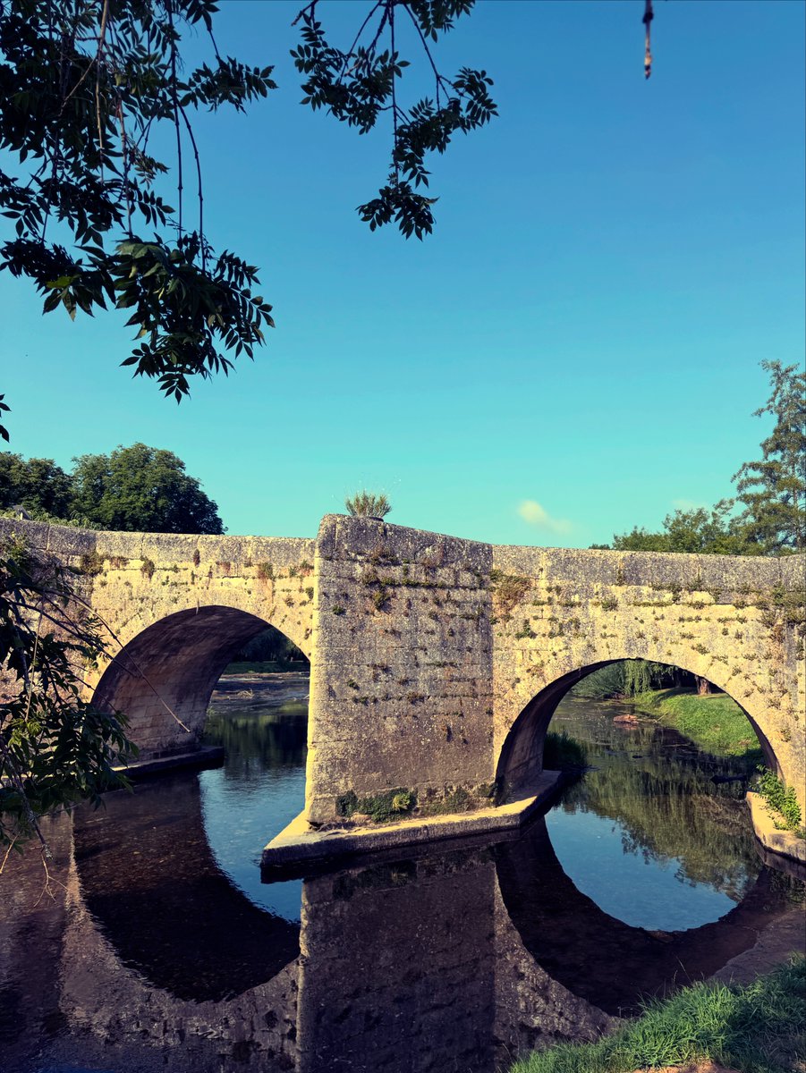 ChristianVenard's tweet image. #jeudiphoto

— Souvenirs d'été 
Pont médiéval de Bourdeilles en Périgord