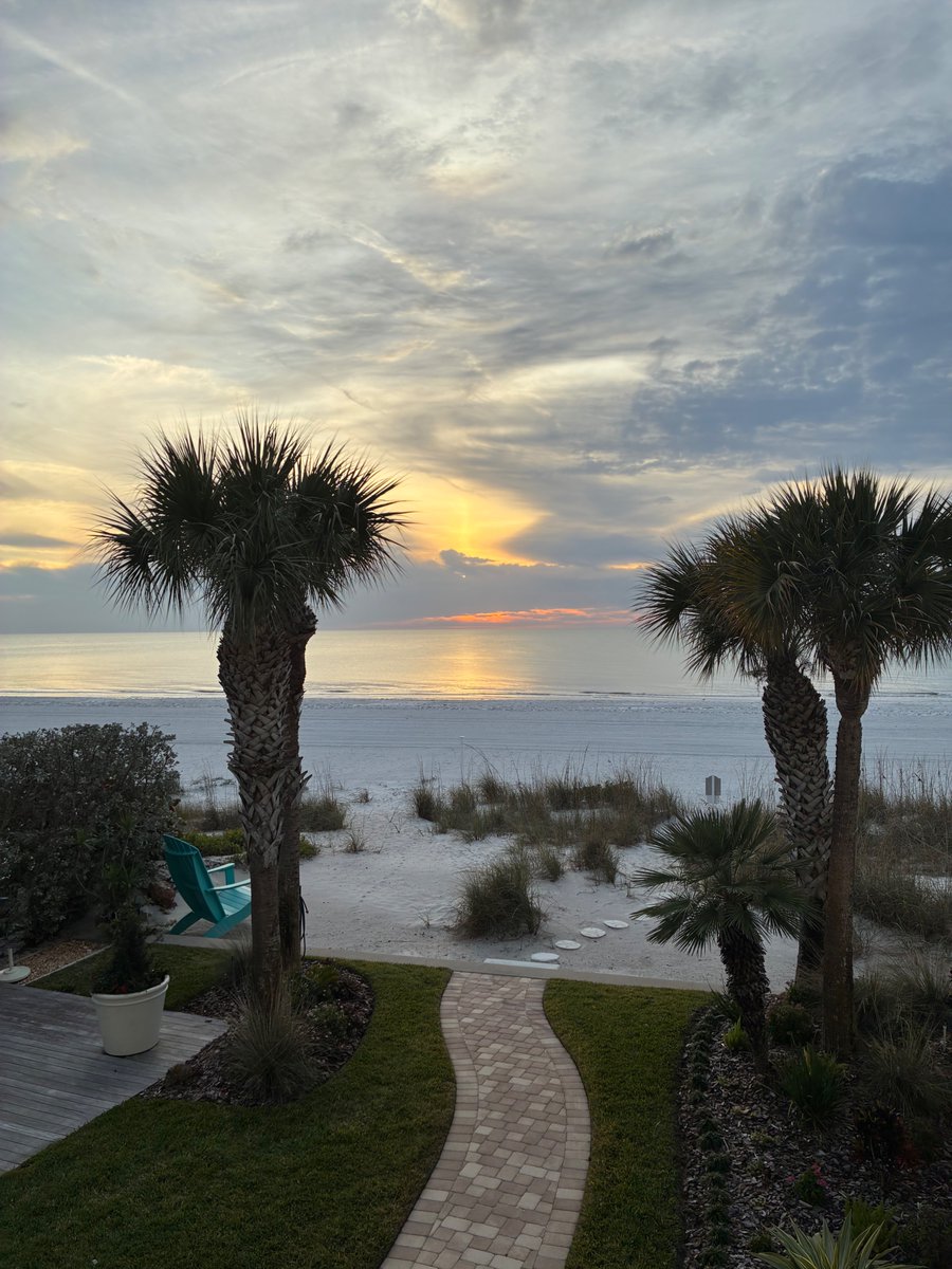 Randy Overbeck tweet media