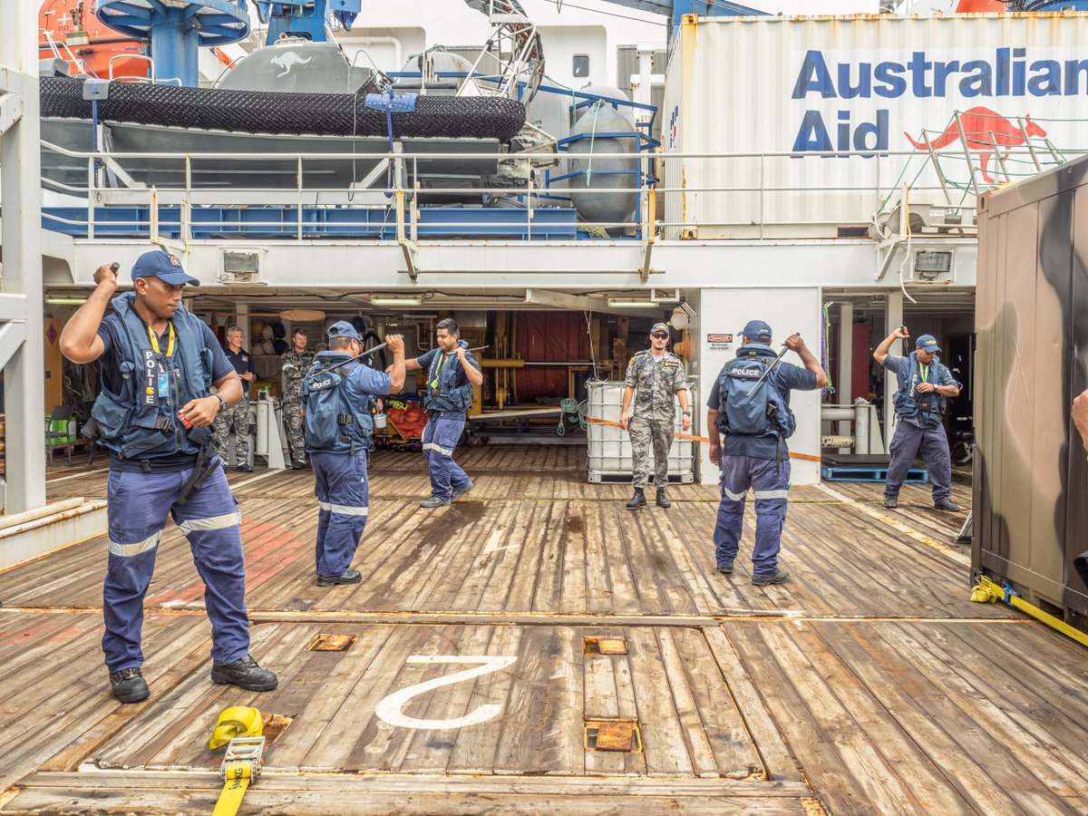 hqjoc's tweet photo. 🇦🇺 🎖️ BZ to PO Jack Bellingham, recognised for outstanding service aboard ADV 'Reliant' under #OperationSolania. Read the full story: https://t.co/azsd2igqaT https://t.co/GwXadrDkZO