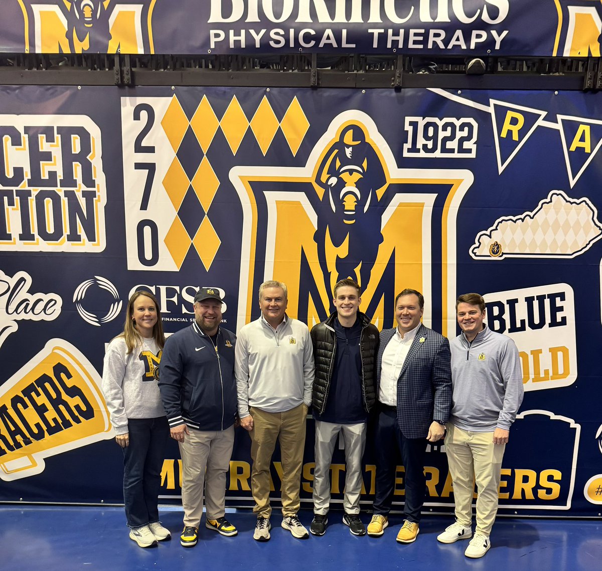 JamesComer's tweet image. Watched an impressive Murray St 🏀 team play Illinois St at the @CFSBCenter. The MSU Racer ⚾️ team was honored at half for making it to the College World Series. #KY1