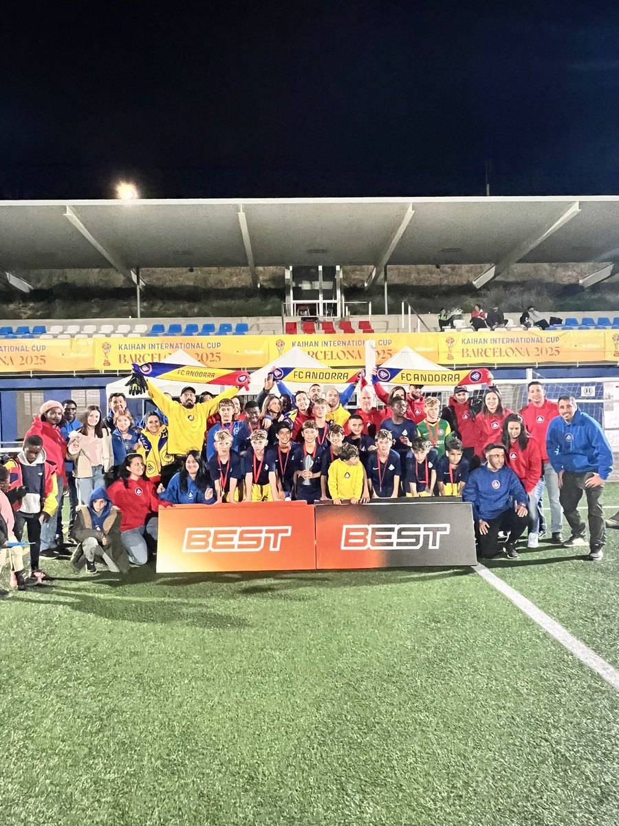KaihanCo_Ltd's tweet image. 【KAIHAN CUP in Barcelona 】
2025/12/6-7

優勝を掴み取ったチームは...

🏆優勝
FCバルセロナ🇪🇸

🥈準優勝
FCアンドラ🇦🇩