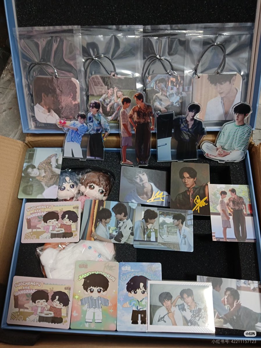 KroShopTwo's tweet image. รีวิวเซท ธีมทุ่งข้าวโพด และ ธีมทุกสิ่งเป็นไปได้ด้วยดี (จากพสจ.)
น้องตุ๊กตาใส่มาในหลุมคู่กับเป็นรูปหัวใจหรอ💗 น่ารักมาก
เซทใหญ่จะได้เป็นกล่อง box set แบบนี้เลยน่ะ กล่องใหญ่มาก
📧 สนใจทัก Line lin.ee/y4Uwc3L สอบถามได้ค่ะ

#ตลาดนัดRevengedLove #ตลาดนัดเถียนสวี่หนิง…