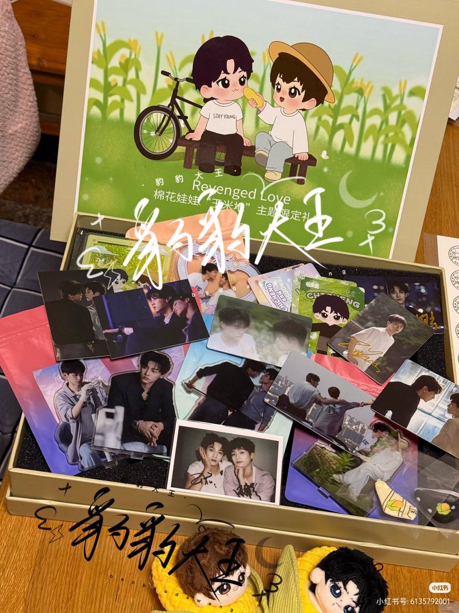 KroShopTwo's tweet image. รีวิวเซท ธีมทุ่งข้าวโพด และ ธีมทุกสิ่งเป็นไปได้ด้วยดี (จากพสจ.)
น้องตุ๊กตาใส่มาในหลุมคู่กับเป็นรูปหัวใจหรอ💗 น่ารักมาก
เซทใหญ่จะได้เป็นกล่อง box set แบบนี้เลยน่ะ กล่องใหญ่มาก
📧 สนใจทัก Line lin.ee/y4Uwc3L สอบถามได้ค่ะ

#ตลาดนัดRevengedLove #ตลาดนัดเถียนสวี่หนิง…