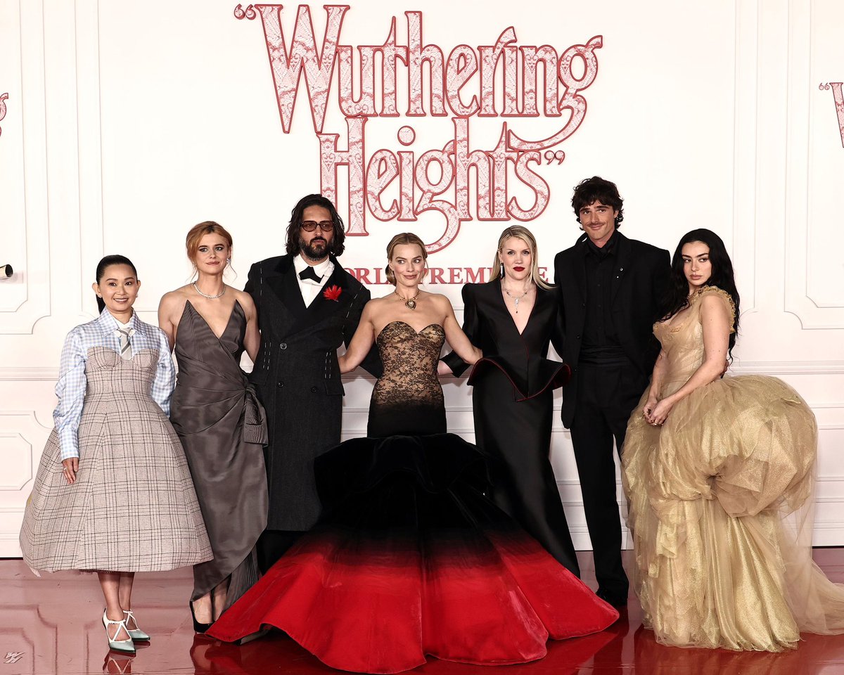 m_stormwitch's tweet image. That dress just steals the scene in the best way possible