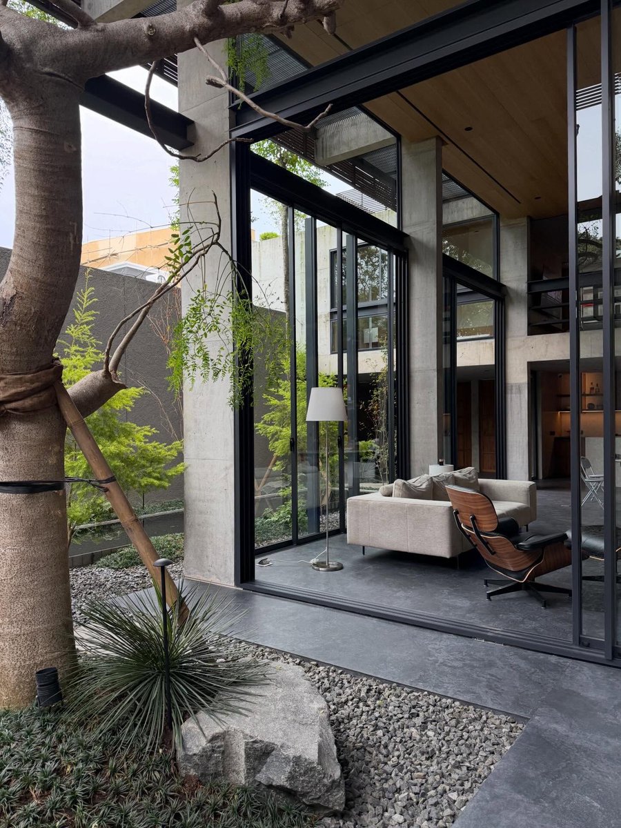 interiorstellar tweet media