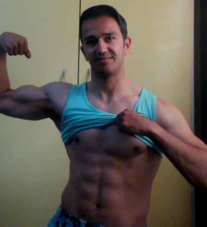 پیام:
«جاوید نام محمد شریفی  
۱۹ دی ماه، مقابل کلانتری امامیه مشهد، تیر مستقیم جنگی.»

#محمد_شریفی