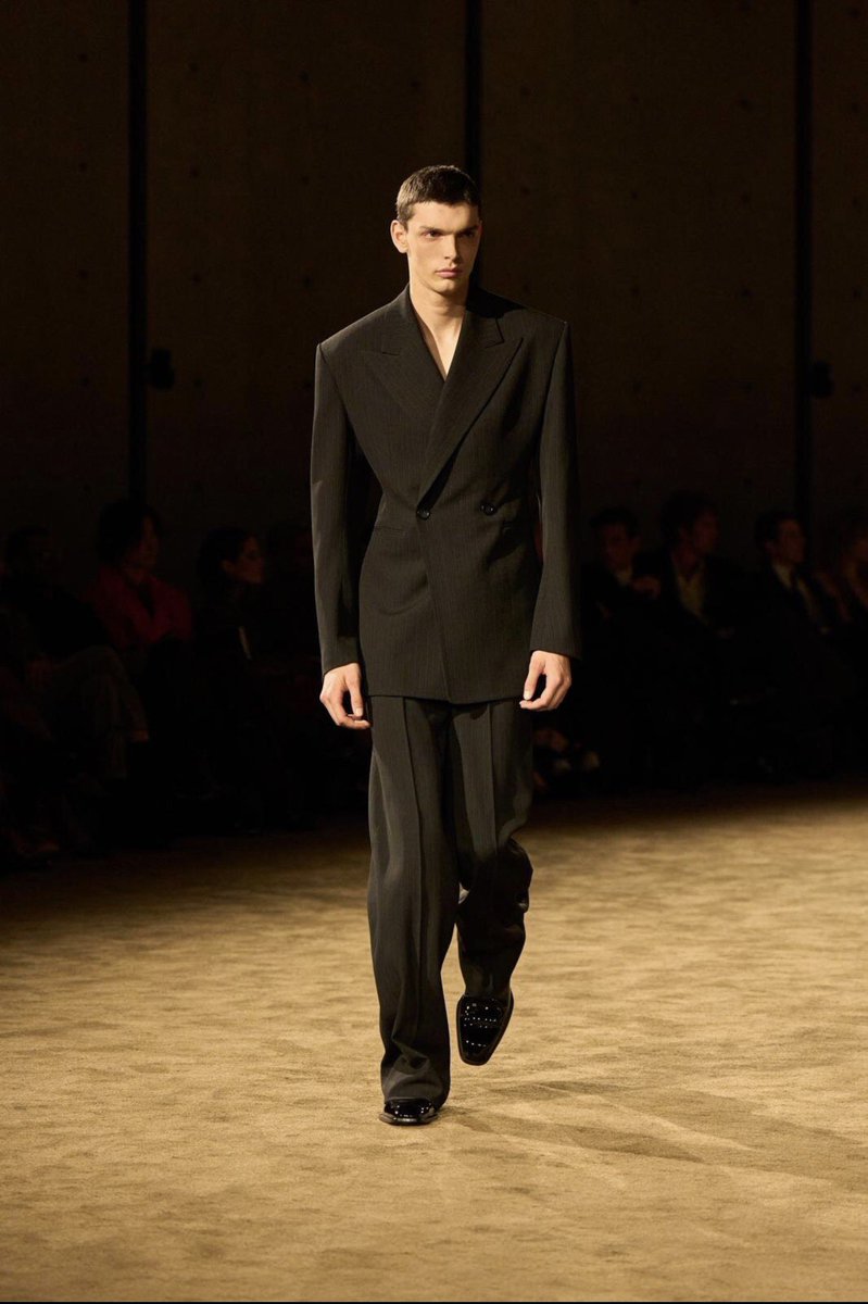 osugi_888's tweet photo. SAINT LAURENT https://t.co/ilrXhIoOpt