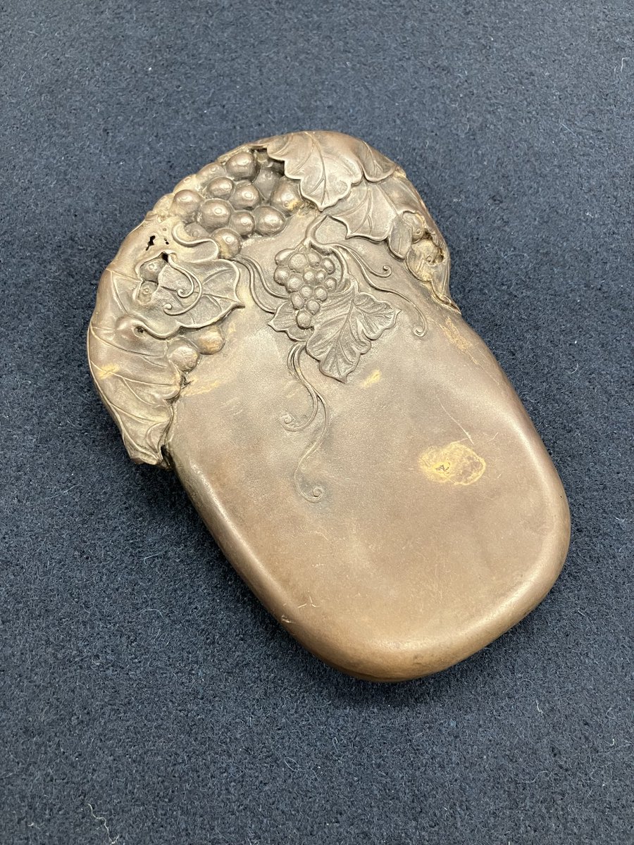 今日も彫刻に注目して硯を載せてみました これらは表だけでなく裏面に