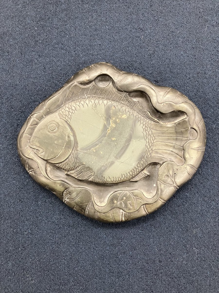 今日も彫刻に注目して硯を載せてみました これらは表だけでなく裏面に