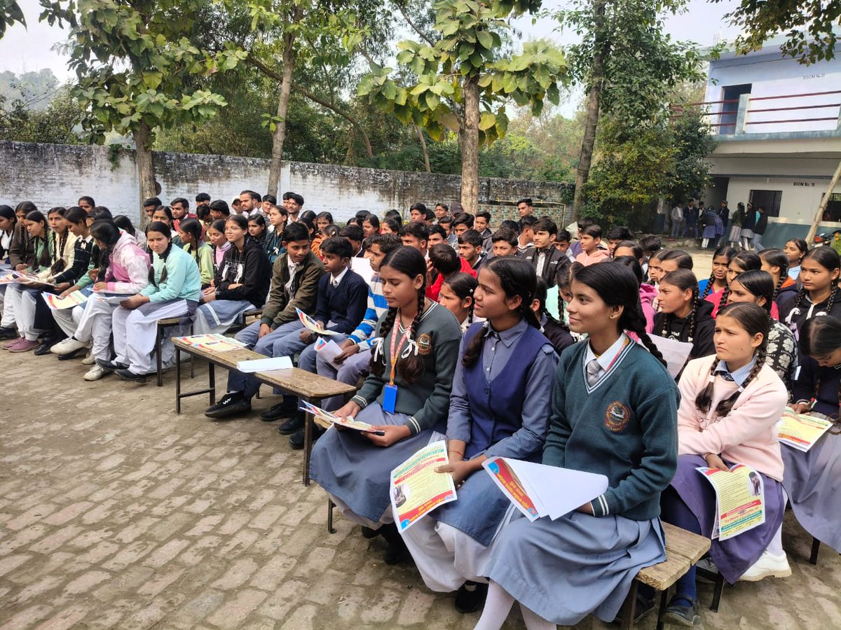 आज दिनांक 9 दिसंबर 2025 राष्ट्रीय तम्बाकू नियंत्रण कार्यक्रम के अंतर्गत  पंचराम चौधरी श्यामा देवी स्मारक इंटर कॉलेज मंझरिया में किया गया जिसमे तम्बाकू से होने वाले स्वास्थ्य दुशप्रभाव बताया गया एव विद्यालय परिसर को तम्बाकू मुक्त घोषित किया गया साथ ही साथ शपथ भी दिलाया गया