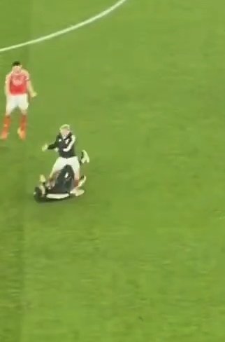 PabloSenz1's tweet image. Estos dos se partieron las piernas 😭😭