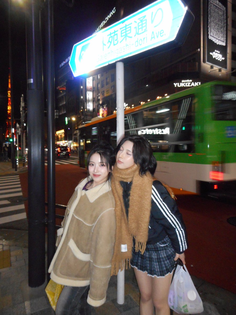 [📸] #TOKYO_CHRISTMAS_VLOG | MIXX Log

𓈓 ݁₊ 🎄🐶🎅🏻🐣⛄️⊹ . ݁˖ .

🪽youtu.be/oDvX8QSMO0o

#NMIXX #엔믹스
#배이 #BAE
#지우 #JIWOO