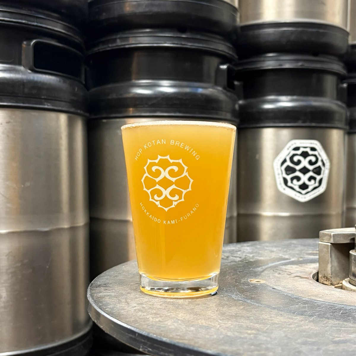 ＼新作のお知らせ／
まさかの夏らしさ満点?!
副原料にココナッツを使用！
忽布古丹らしいドライな飲み心地ですが、ココナッツの豊かな香りが、まるで南国のような気分にさせてくれます🌴ぜひこのビールで夏のあの暑さを思い出しながら、残りの寒い冬を乗り切っていきましょう🍻

#忽布古丹醸造