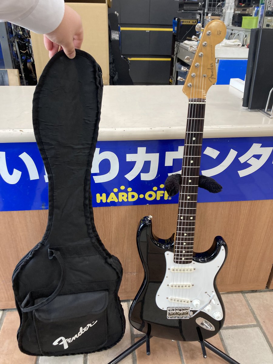 HADOFUkumatsuki's tweet photo. おはこんばんちわ!こちら
#ハードオフ熊谷月見店 です!☺️
今回はFenderJapanのエレキが入荷しましたのでご紹介致します♪😆
FenderJapan ST-62F
S/N:N017837 1993-94年式
フジゲン製造 となっております!😄
気になる方はぜひご来店を🙏
#FenderJapan #ST62 #掻き鳴らせ弦を #楽器買取 https://t.co/dO22qAgmLc
