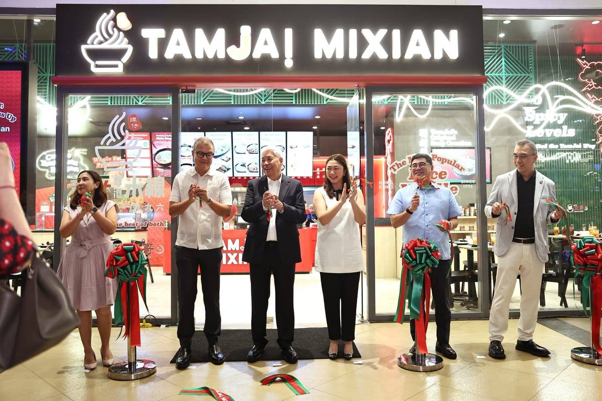 IloveTaguig1's tweet image. Hong Kong flavors found a home in Taguig!

The TamJai Mixian officially opened its doors at BGC Corporate Center 2, where its signature rice noodles and customizable flavors reflect a journey that began in Hong Kong.

#TamjaiMixian
#newbusiness