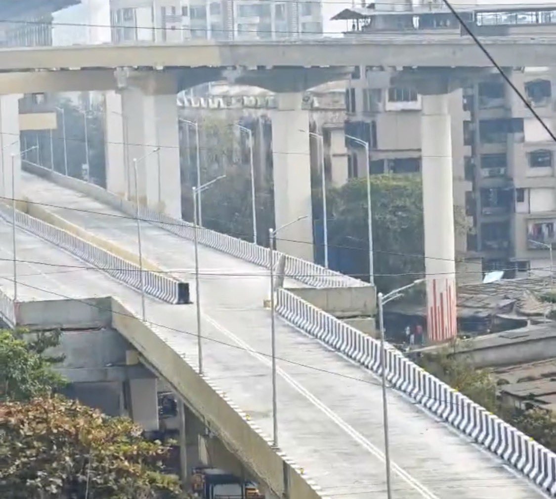 GabbbarSingh's tweet photo. The funny thing is the same talent pool which designs stuff like the UGC policy, designs these bridges. https://t.co/Fv4RHl5jgn