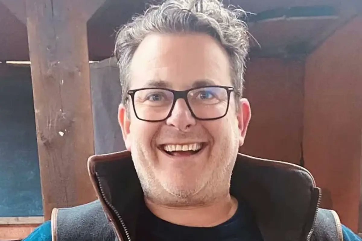 Mala práctica en cualquier lado. Un procedimiento odontológico sin complicaciones  aparentes -fue al dentista por un empaste-, derivó semanas después en una infección grave que mantiene a un hombre de 52 años en estado crítico en Inglaterra.