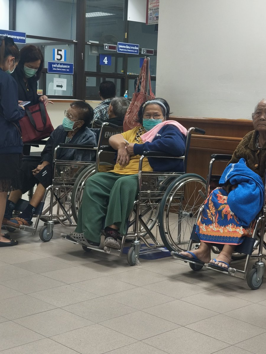 คนเทาๆ😥😥😥😥 tweet media