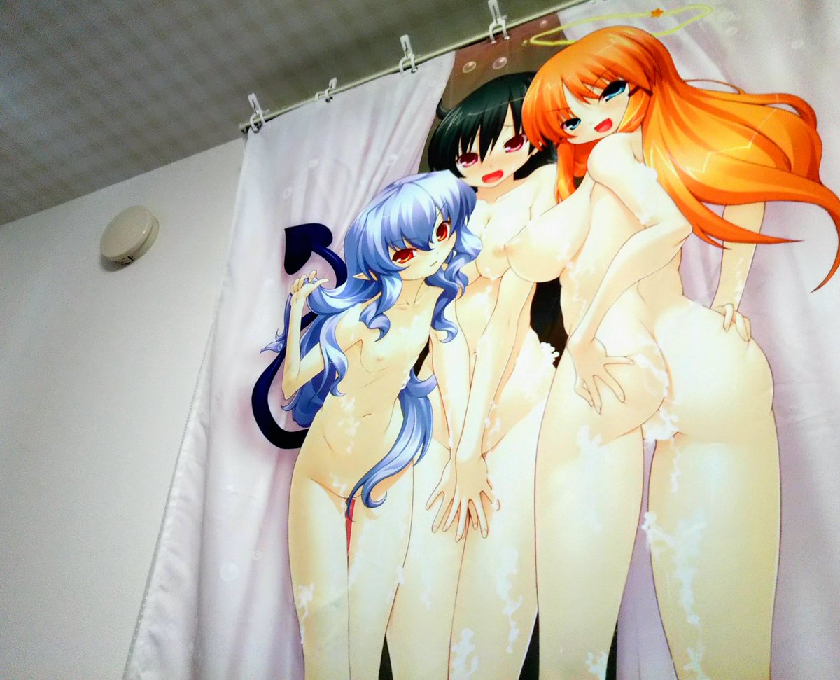 『しこたまスレイブ』のシャワーカーテン🫧
えろげの特典で抱き枕やシーツは多かったですが
シャワーカーテンというのは希少ですよね
防水で、フック用の金具がついています😉✨ 