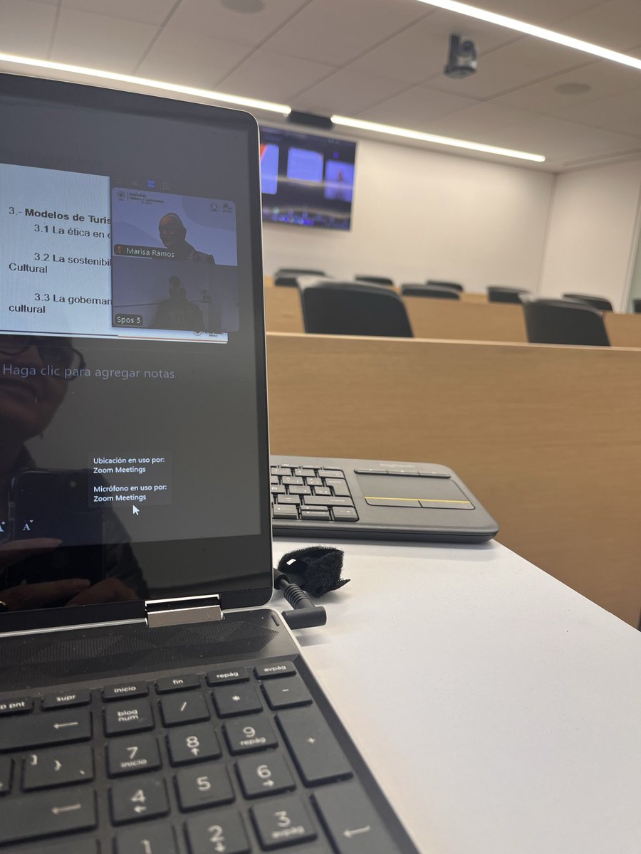 Preparando el salón antes de que lleguen los alumnos para impartir cátedra de Turismo Cultural en el Doctorado  Internacional de Turismo. U. Anáhuac México. Que dicha trabajar en lo que más te gusta hacer!