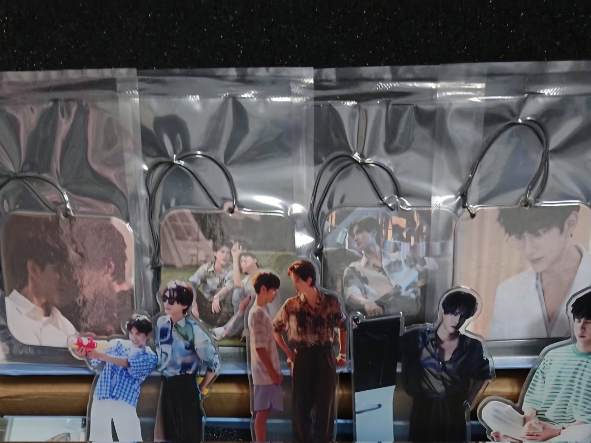 KroShopTwo's tweet image. มีคนสงสัยไอ้ที่อยู่ในซองแรปนี้คืออะไร พวงกุญแจ???? ม่ายยย มันคือการ์ดน้ำหอม ที่เราชอบเอาไปห้อยกันในรถ หรือเอาห้อยในตู้เสื้อผ้าก็ได้น่ะ ยังไม่มีรีวิวกลิ่น ถ้าเราได้แล้วจะรีวิวกลิ่นให้น่ะ😅

#ตลาดนัดRevengedLove #ตลาดนัดเถียนสวี่หนิง #ตลาดนัดจื่ออวี๋ #RevengedLove
#wusuowei…