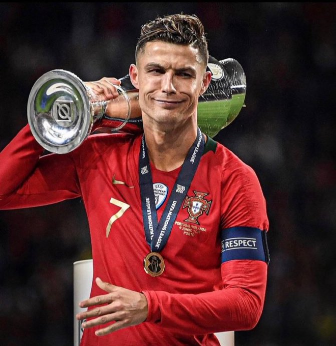 thomasalencr's tweet photo. José Mourinho sobre Cristiano Ronaldo:

“Se você não gosta do Cristiano Ronaldo, geralmente é por um de dois motivos: ele é melhor do que o seu jogador favorito ou já humilhou o seu clube.” https://t.co/z4szQSDBFV