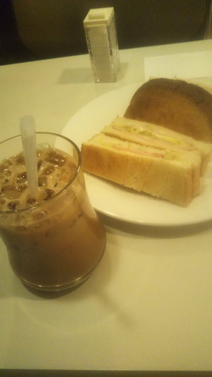 やっと昼飯ぃ〜