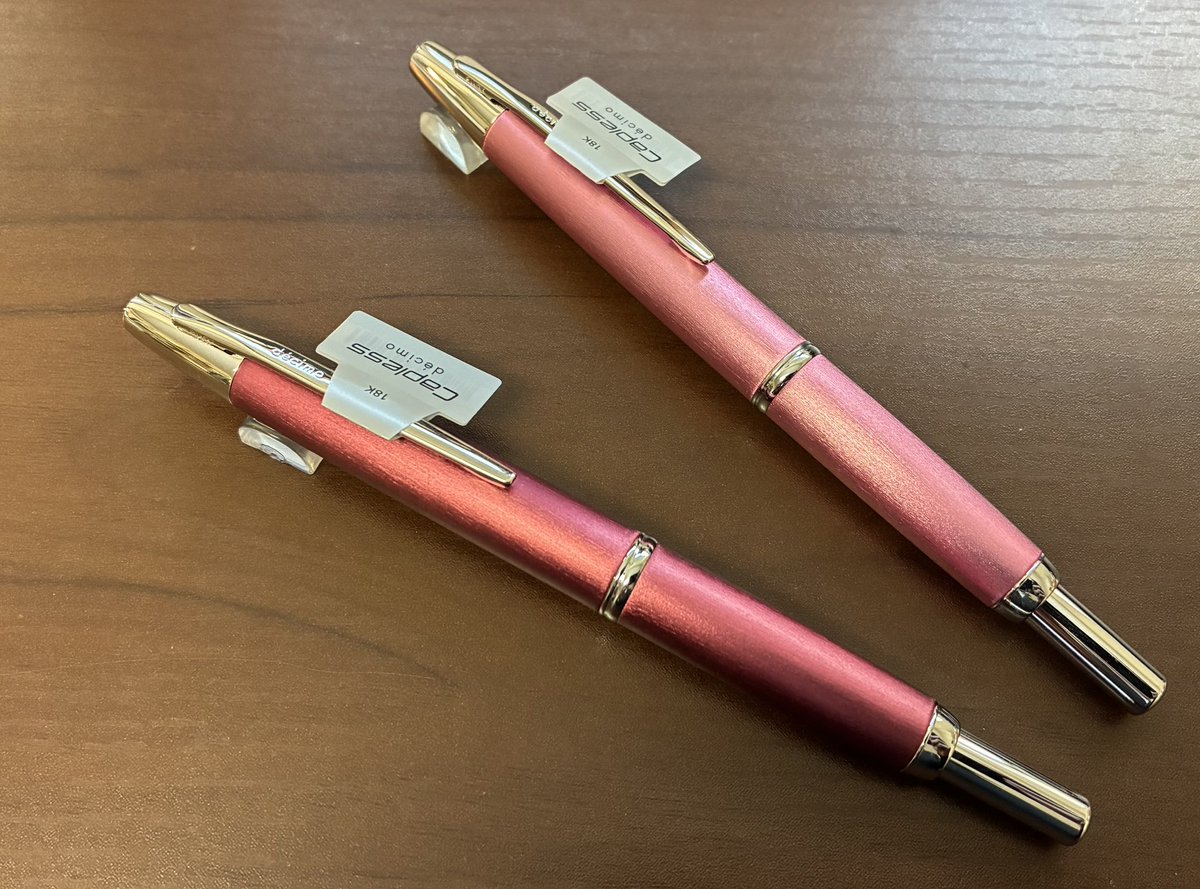 パイロット万年筆 キャップレスデシモ 20カラーズ 限定品 写真の2点