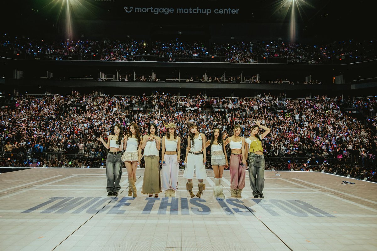 JYPETWICE's tweet image. TWICE &amp;lt;THIS IS FOR&amp;gt; WORLD TOUR IN PHOENIX

Thank you, PHOENIX💙

#TWICE #트와이스 #THISISFOR
#TWICE_THISISFOR_WORLD_TOUR
#TWICE_THISISFOR_WORLD_TOUR_IN_PHOENIX