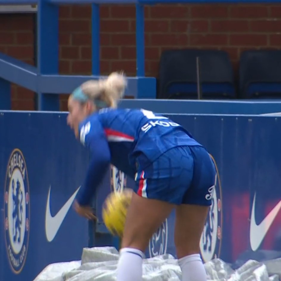 BrightsideM's tweet image. Ellie Carpenter abduces.
#Chelsea #UWCL #WSL #BrightsideGirls