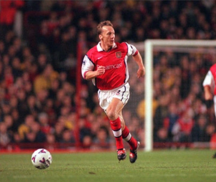 Garyfooballnut's tweet photo. OTD in 1988, Lee Dixon signed for The Gunners from Stoke City for £350,000. Lee made 619 appearances from 1988 to 2002.
4th highest. Great RB. 🔴⚪️ ⚽️👏 https://t.co/4mh4EYIRPl
