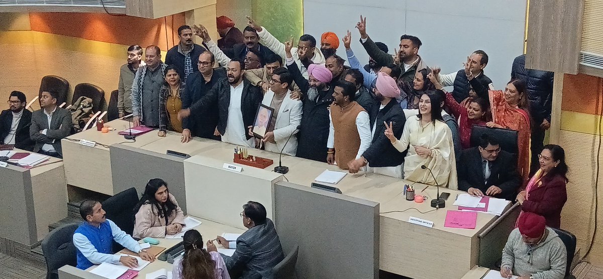 चंडीगढ़ के नए मेयर बने सौरभ जोशी। 
<a href="/BJP4India/">BJP</a> <a href="/AmarUjalaNews/">Amar Ujala</a> <a href="/bjpchandigarh/">BJP Chandigarh</a>