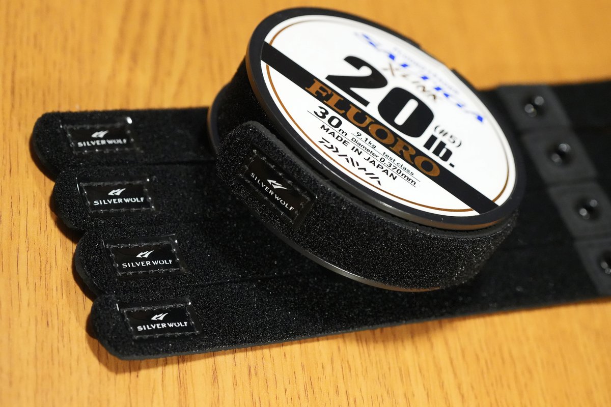 morizo57's tweet image. シルバーウルフの限定ノベルティが届きました。

スプールバンドだけど…
作り的にロッドベルト代わりに使うのもアリかも？

これ、普通に欲しい人いそう。

#ダイワ #シルバーウルフ #スプールバンド 
#ノベルティグッズ #PR
