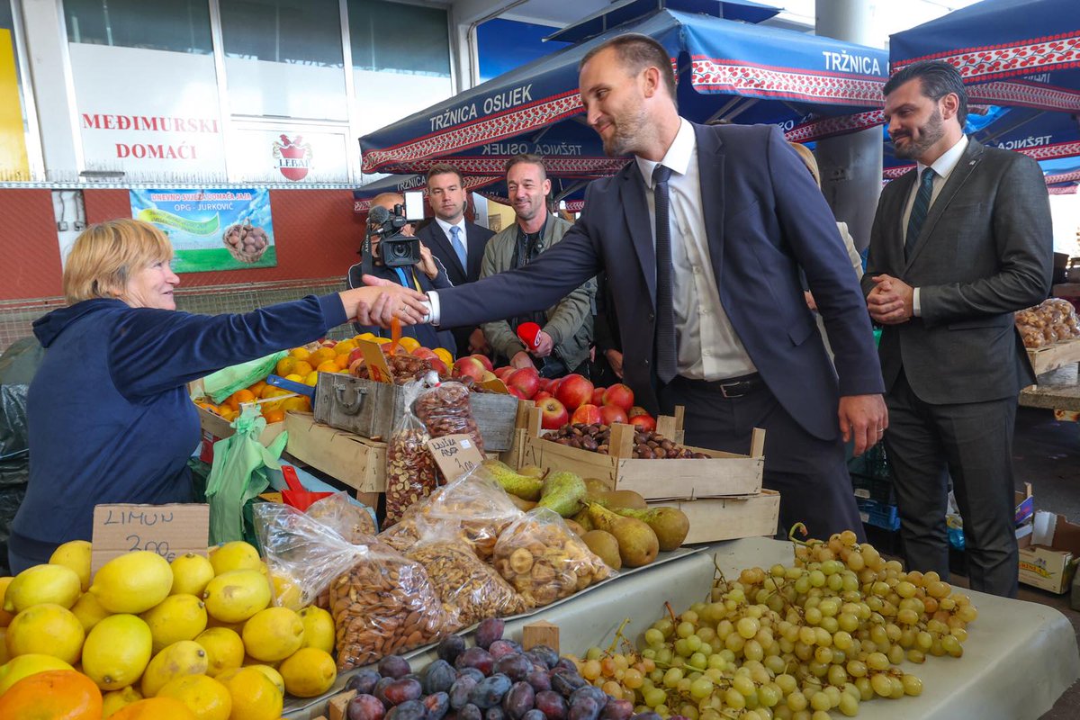 Grad_Osijek's tweet photo. Projekt rekonstrukcije glavne osječke tržnice procijenjene vrijednosti 5,3 milijuna eura mogao bi započeti već iduće godine 🔗https://t.co/m03xRhM42E https://t.co/JLv1D7D6NZ