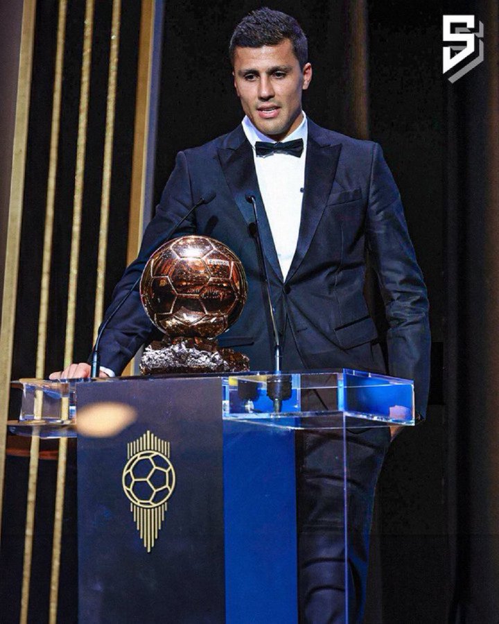 Savi01234's tweet photo. Looks like Rodri has won the ballon dor, the winner has been leaked 🔥🔥🔥
#BallonDor Elon mask has changed the like button to celebrate Rodri ballon d’or
#BallonDor
#BALLOTWATCH
#sldk #BUS_TRANSFORMER
#protest #Kashmir #EleccionesMunicipales2024 https://t.co/9C7aVNrsdQ