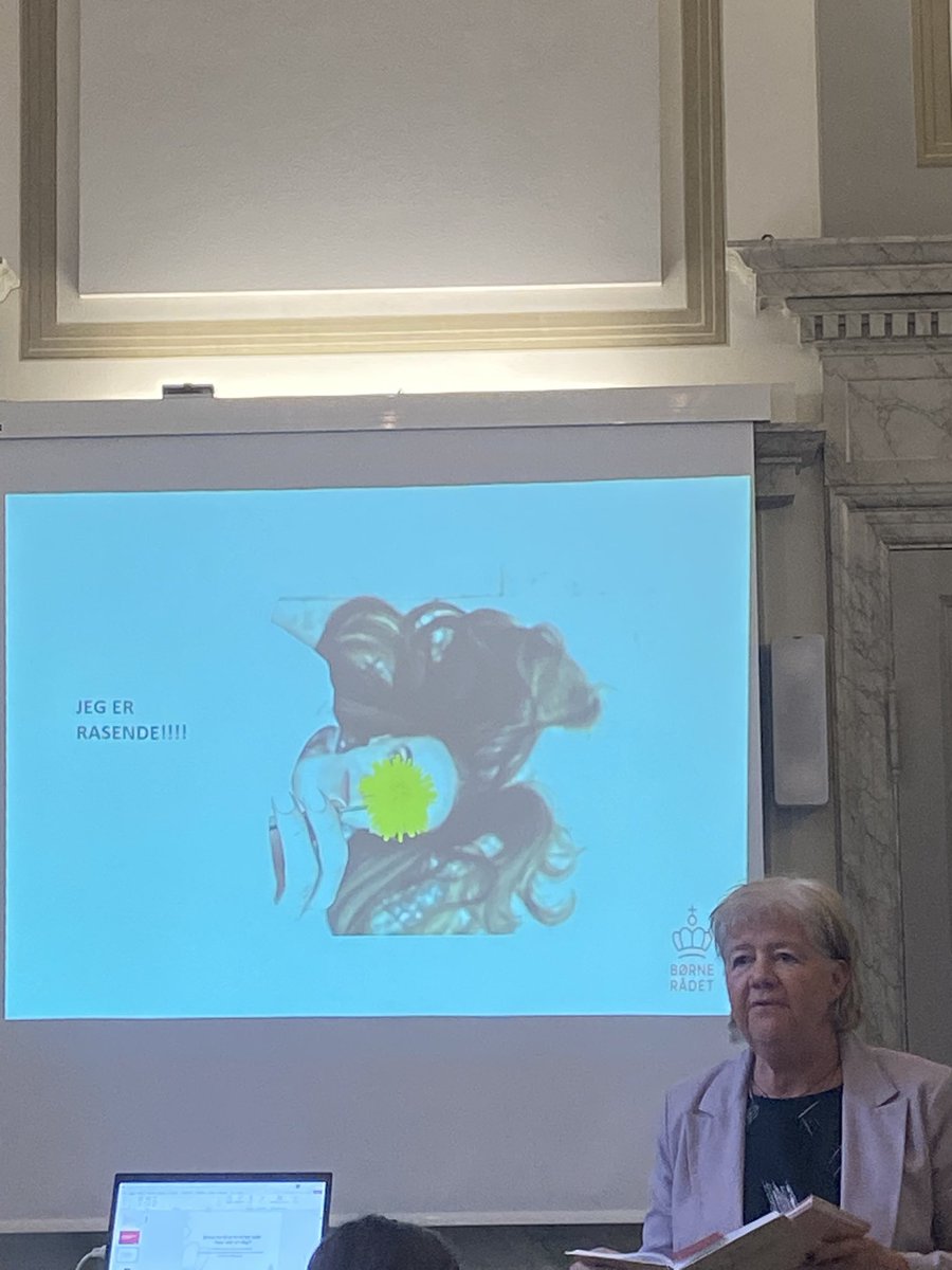 Mit store idol Bente Boserup skyder eftermiddagen i børnenes tegn perfekt igang. Tak til <a href="/DannerDk/">Danner</a> for at samle os til en vigtig samtale om de alt for mange børn i Danmark, der udsættes for og er vidner til vold ❤️‍🩹