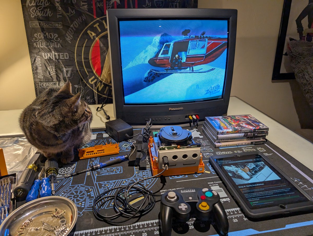 TheCoffeeandTV's tweet photo. The FlippyDrive was a pleasure to install and only took about 15 minutes. Thanks @TeamOffBroadway @ChrisPVille and @trevorrudolph!
#flippydrive #catapproved https://t.co/RxVuqIhgeg