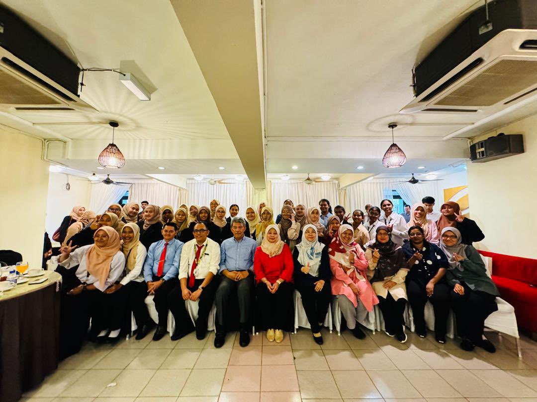 tokmatn9's tweet photo. Pada sebelah petang pula, saya kembali ke Kuala Lumpur bagi meraikan 60 orang pelajar2 dari SMK Dato’ Sedia Raja, Rembau dalam satu jamuan minum petang
#BuktiBukanSekadarJanji
#ParlimenRembau
#Rembau
#TeamTokMat https://t.co/zAZh3u1Efd