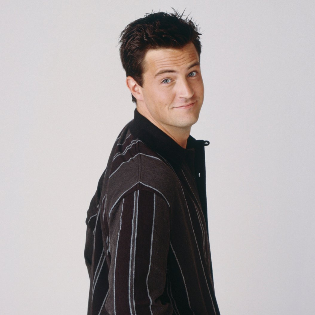 Para sempre em nossos corações!

Hoje faz 1 ano da morte do incrível Matthew Perry, nosso eterno Chandler Bing de Friends.