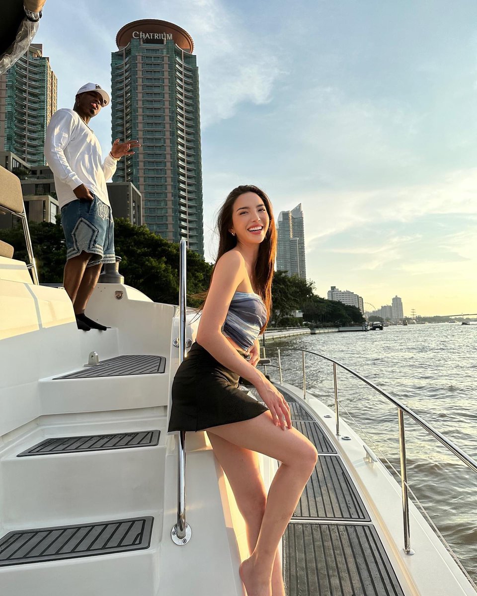 241028 tiatavee IG update

“when the king himself <a href="/neyo/">Steve Day</a> decides to photobomb you”

instagram.com/p/DBqpDZPvSlR/…

#เทียทวี #tiatavee #MissTourismInternational2023 #MissGrandPhuket2023 #มิสแกรนด์ภูเก็ต2023