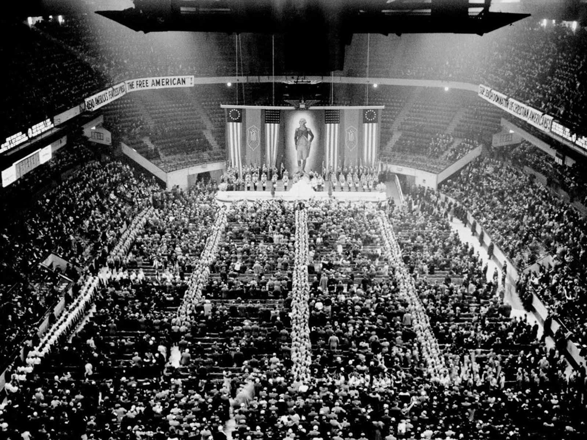 BullCityCane's tweet image. If you are too young to have been able to enjoy the #NaziRally at #MSG in 1939, the #MAGA #Republicans were nice enough to recreate it for you in 2024. The darkest, most-hateful closing argument in election history. #TrumpHitlerRally #TonyHinchcliffe #MSGHateRally