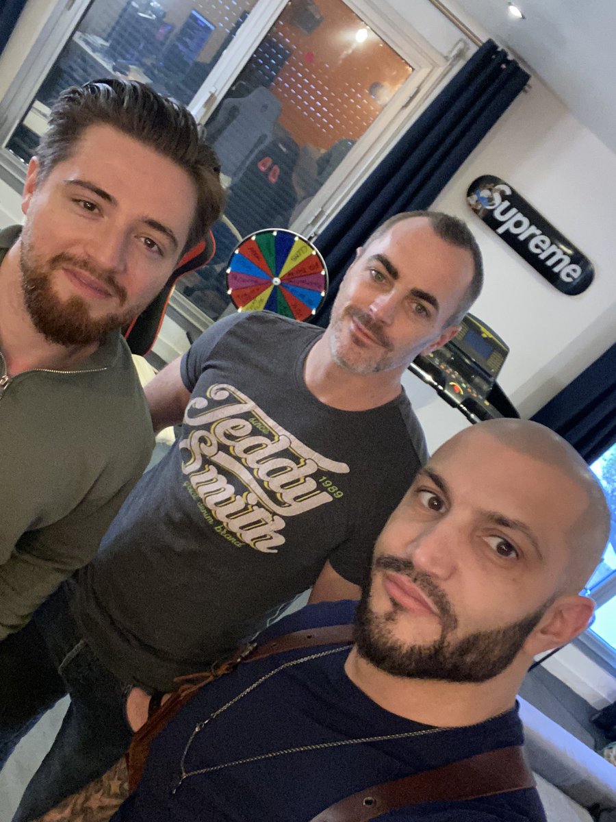 Sur Black Ops 6 avec <a href="/Tonioo25/">Tonioo25</a> et <a href="/Clemsbrowning/">Clemsbrowning</a> 

twitch.tv/mrlev12