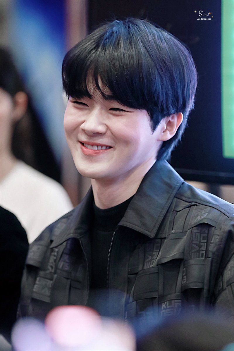 bommu_snap's tweet photo. คิดถึงรอยยิ้มหนวดแงวที่สุดด😸💜💖

✨@bomm_u #bommu
#DontSleepGalaPremiere https://t.co/AVvHMpdBuv