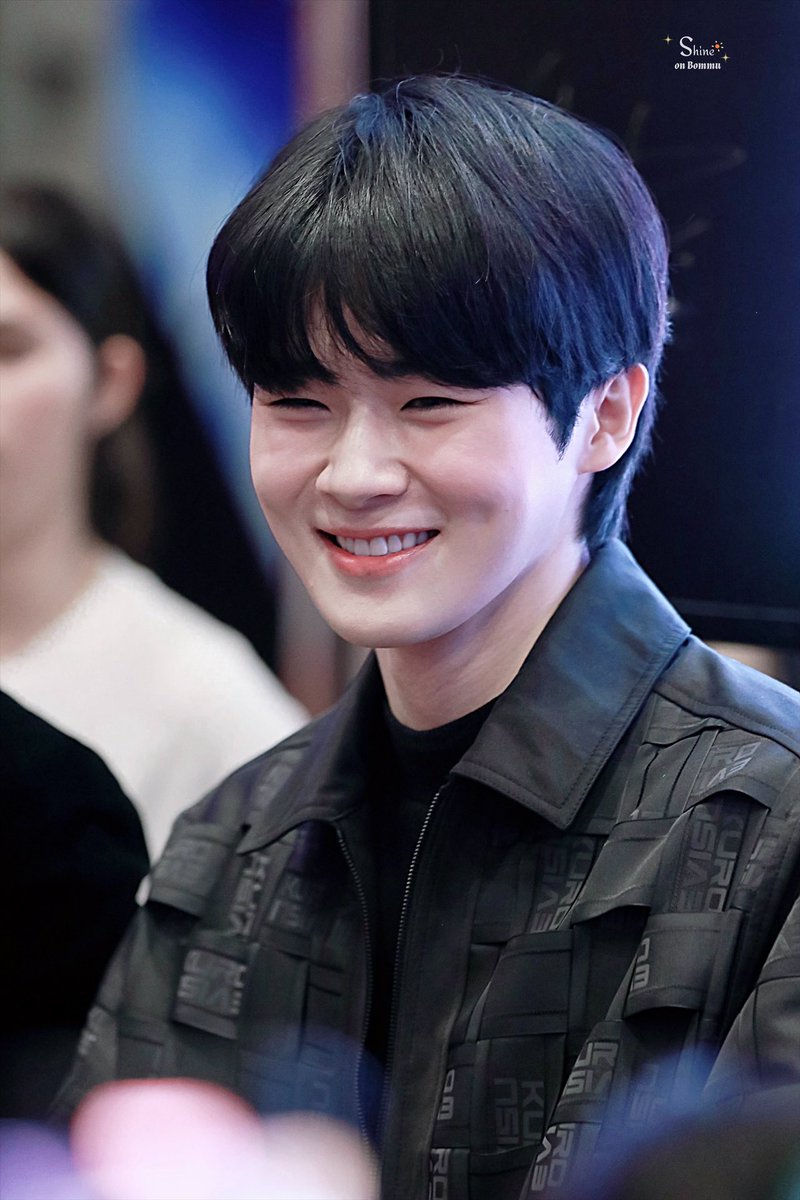 bommu_snap's tweet photo. คิดถึงรอยยิ้มหนวดแงวที่สุดด😸💜💖

✨@bomm_u #bommu
#DontSleepGalaPremiere https://t.co/AVvHMpdBuv