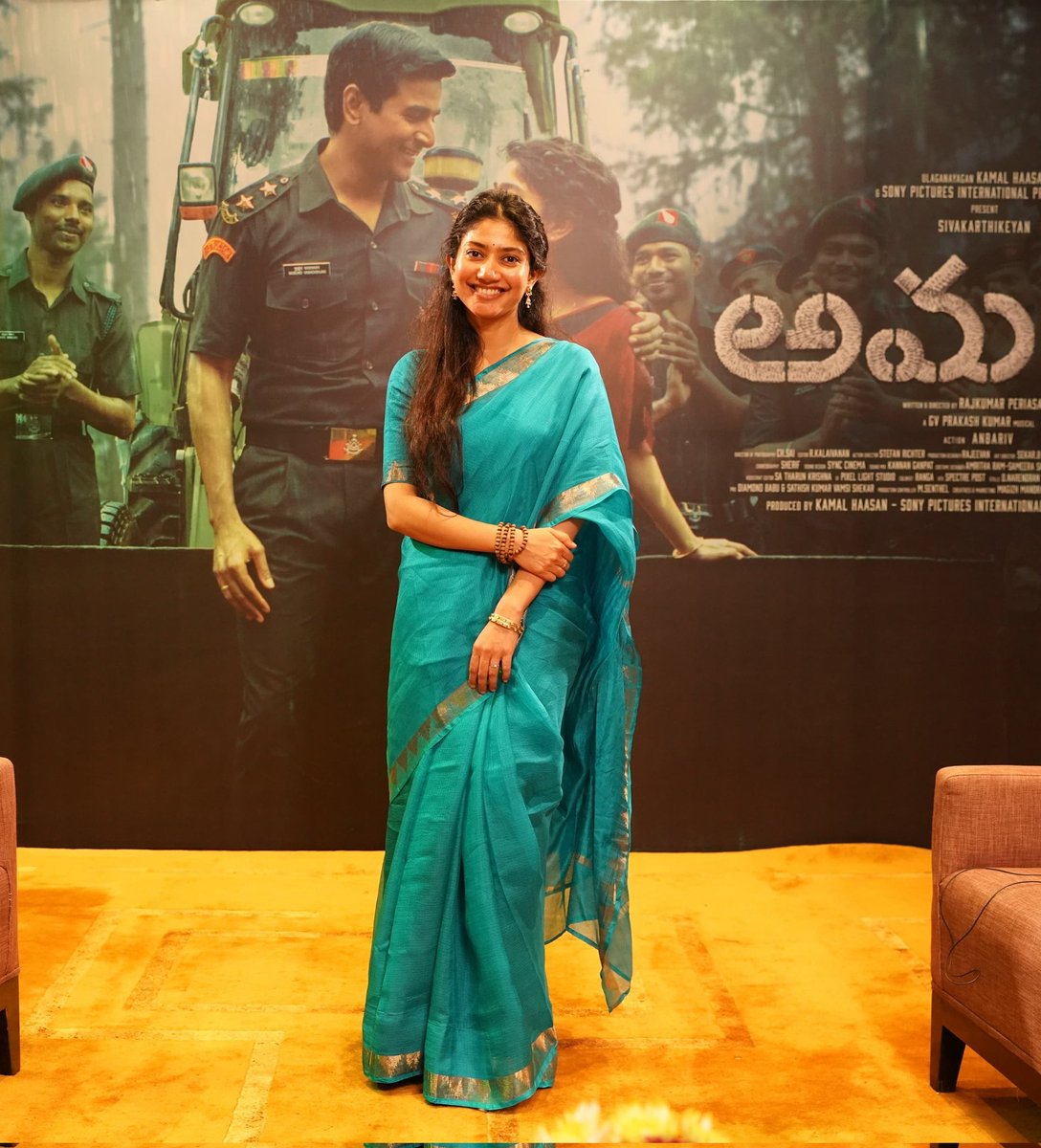 #Amaran early morning shows added in Hyd Single Screens...n Already advance sales Crossed 35 Lakhs in Telugu States ❤️‍🔥

Tamil advance sales - 3.5 Crs 🔥🔥
Telugu advance sales - 35 Lakhs 🔥🔥

<a href="/Sai_Pallavi92/">Sai Pallavi</a> <a href="/Siva_Kartikeyan/">Sivakarthikeyan</a> 
#SaiPallavi #AmaranOctober31