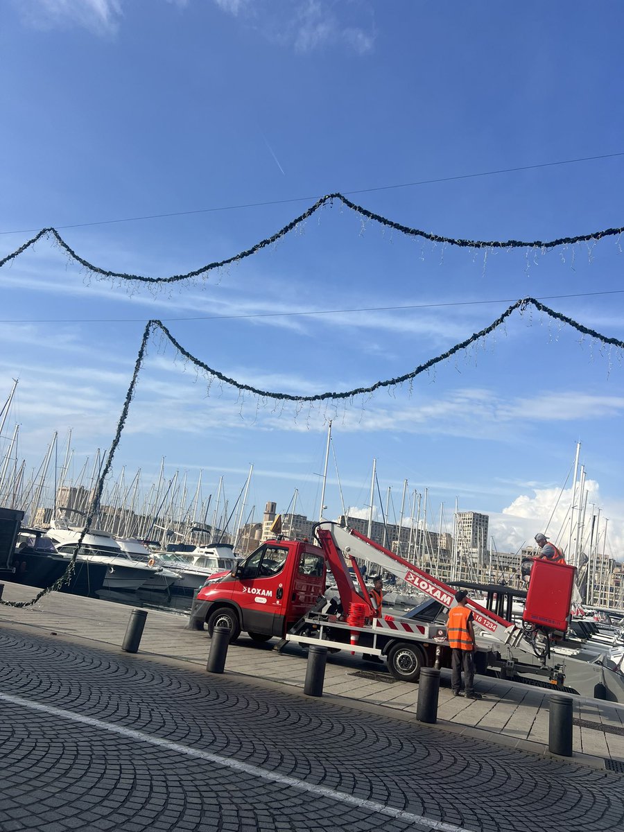28 octobre et <a href="/marseille/">Ville de Marseille</a> met déjà ses décorations de #Noël…😳😒