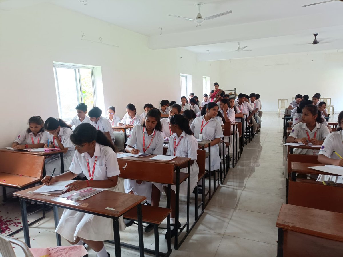 ExtrovertAbhiCh's tweet photo. Students of Sri Sri Suryadeo Singh Smriti Gurukulam writing letter to their parents requesting them to cast their vote on 20th November 2024 for healthy democracy. 
#MummyPapaVoteDo
@ECISVEEP
@SpokespersonECI
@dc_dhanbad https://t.co/YnVet1Jad5