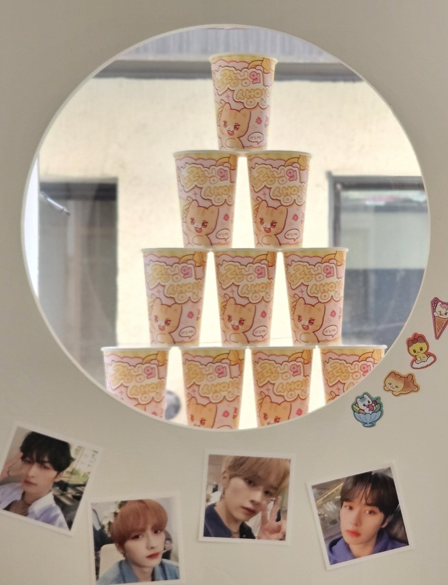 LFoLFoZrXr's tweet photo. 햇살도 따사롭게 축하해주는 노랑님 생일잔치💛
여기가 바로 행복한 고양이의 세상이야 /ᐠ .    ̫ .マ

#산중호걸_노랑님의_생일날
#리노생일_짠짠짠짠_하더라 https://t.co/0CLQPGes96
