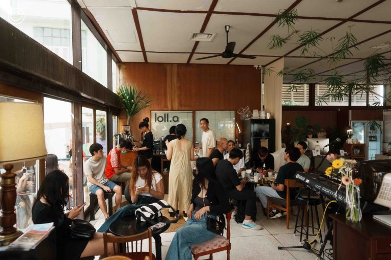 readthecloud's tweet image. คอลัมน์ #PageMaker พามารู้จักเพจ #ประเทดอุบล เพจที่รวบรวมรวมเสน่ห์ความเป็น #อุบล ทั้งวิถีชีวิต เบื้องหลังร้านดัง หรือร้านอร่อยเปิดใหม่ที่น่าตามไปอุดหนุน นอกจากนั้นต่อยอดเป็นร้าน #โคตรอุบล ที่ขายของฝากจากฝีมือของคนอุบลฯ จนกลายเป็นคอมมูนิตี้แสนคึกคักขึ้นมา readthecloud.co/ubon-land/