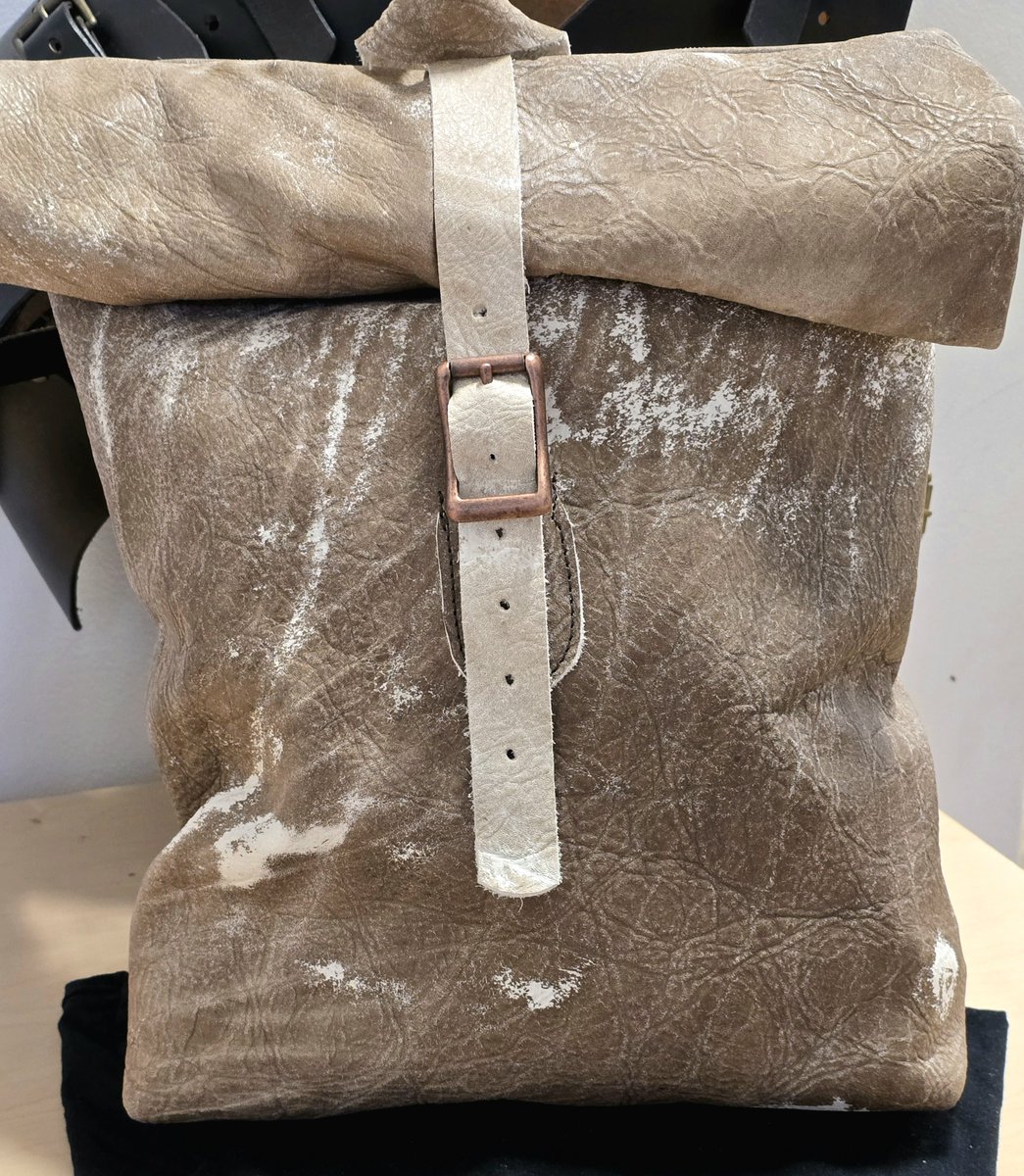 CaveKreations's tweet image. Embrace adventure with a custom #RollTopBackpack, crafted for the modern explorer! With rugged charm and versatile design, this backpack is perfect for journeys both grand and small. What realms will you conquer? #LeatherCraft #AdventureAwaits